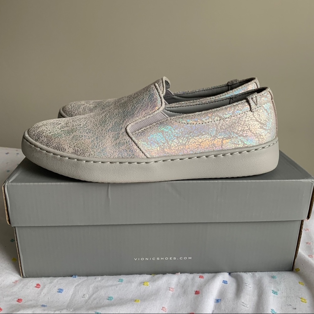 vionic avery slip on sneaker